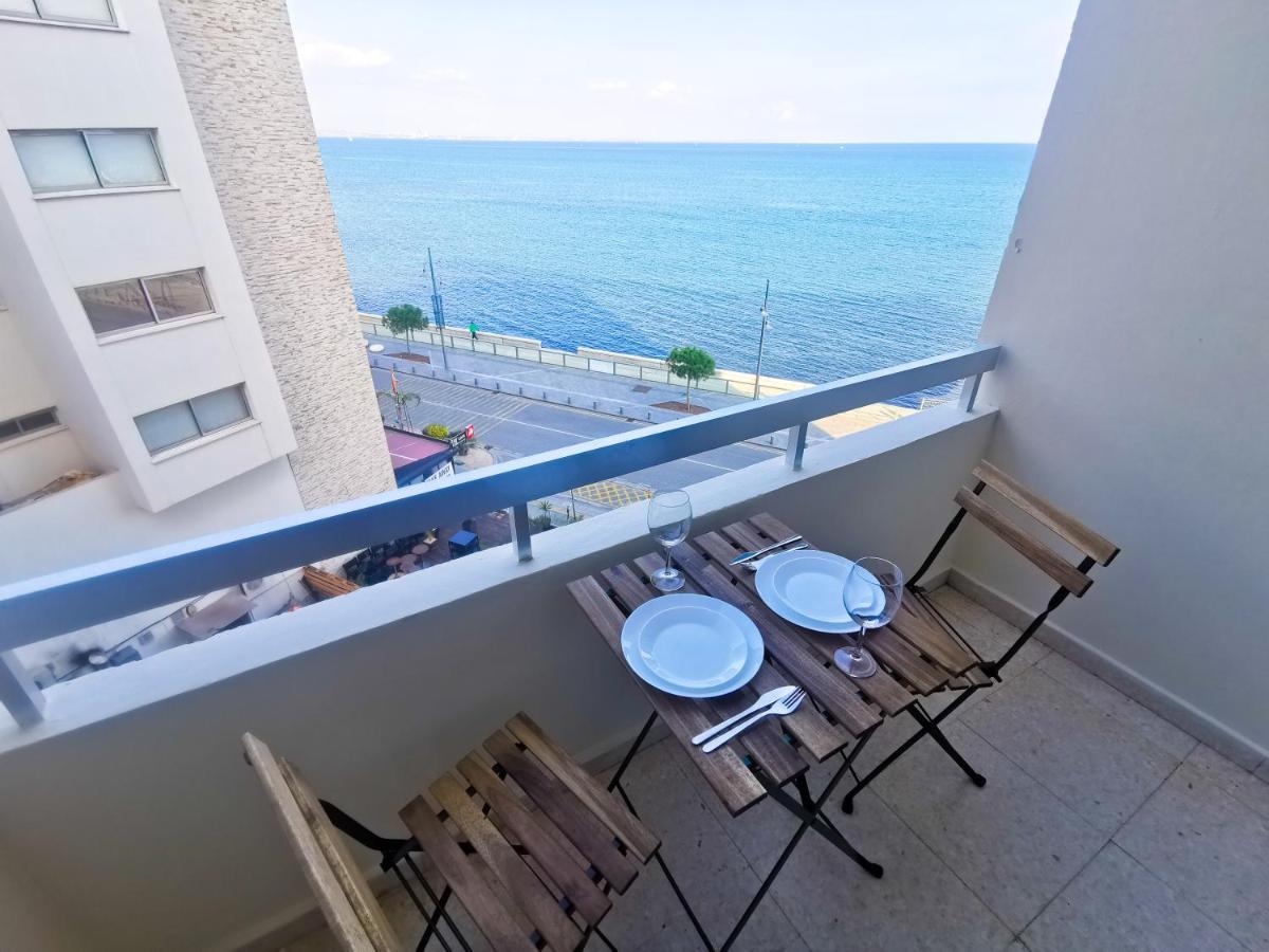 Flirty Flamingo Seaview Seafront Apartment Larnaca Exterior foto
