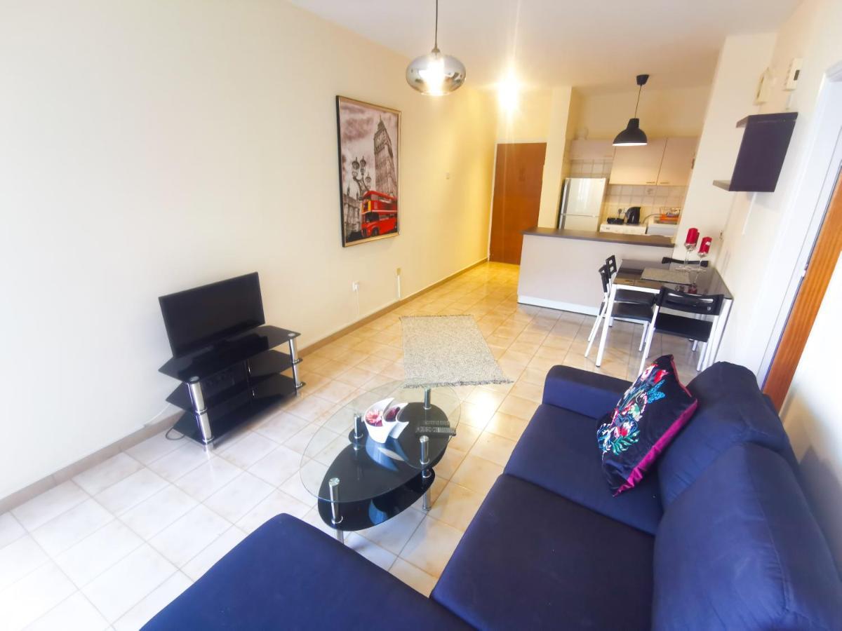 Flirty Flamingo Seaview Seafront Apartment Larnaca Exterior foto