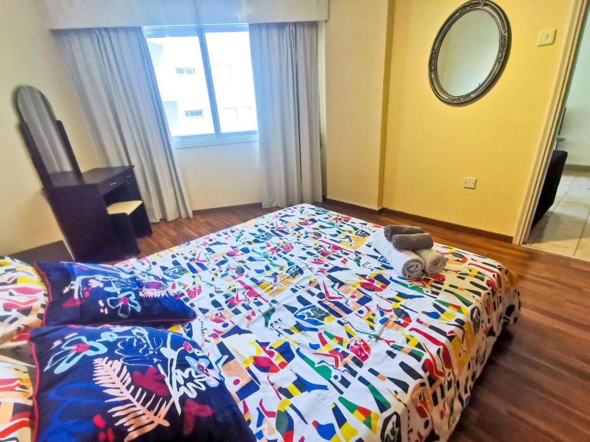 Flirty Flamingo Seaview Seafront Apartment Larnaca Exterior foto